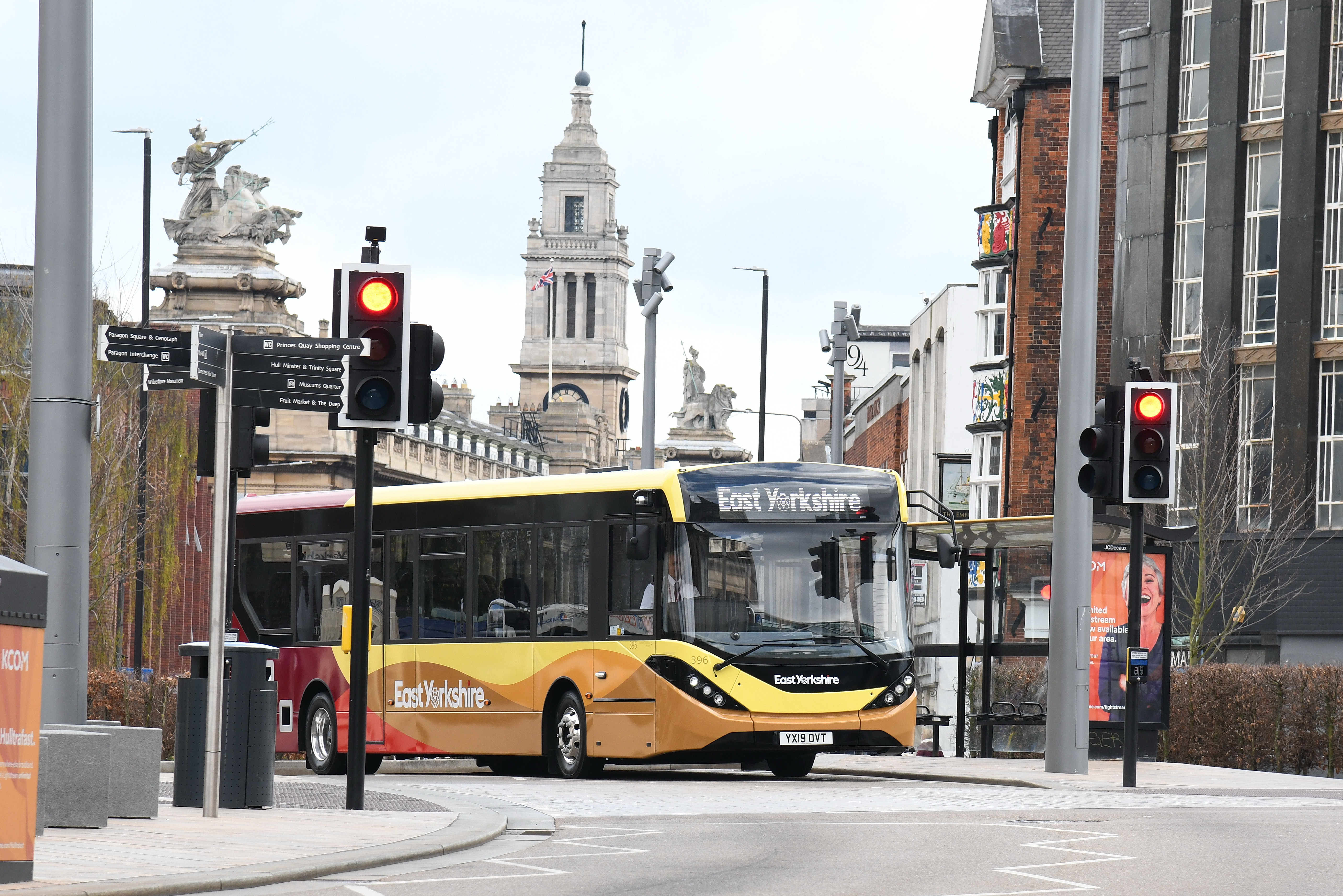 single deck bus in hull city centre