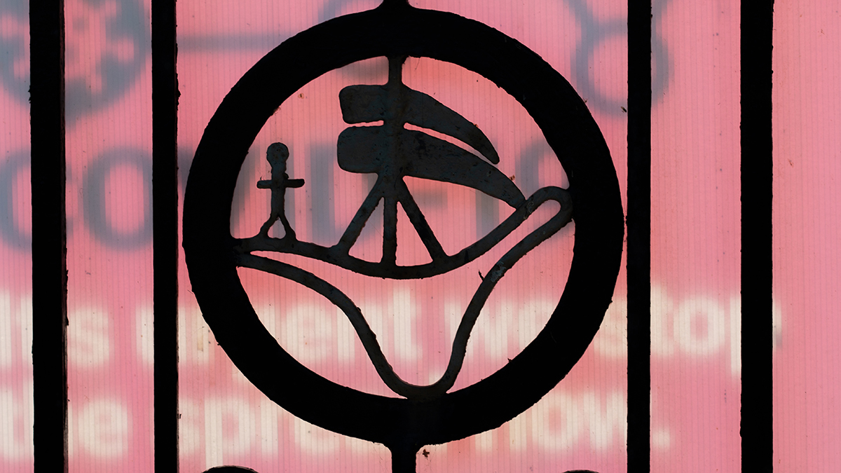 Hedon Town Council logo Covid red background web