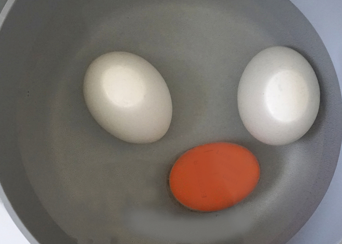 Eggs eyes in pan web