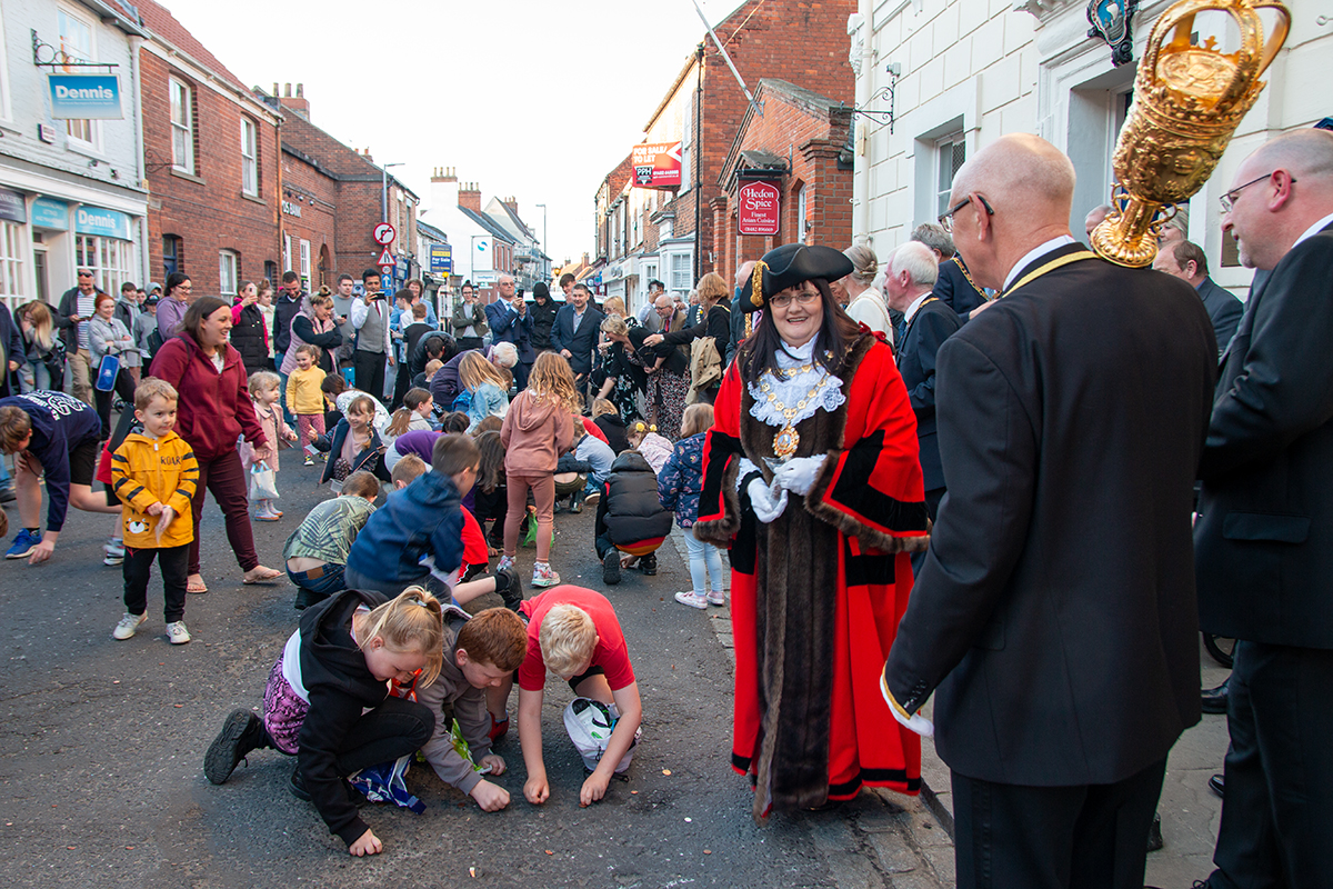 Hedon Mayor Sarah Rommell Penny Throwing 22 web