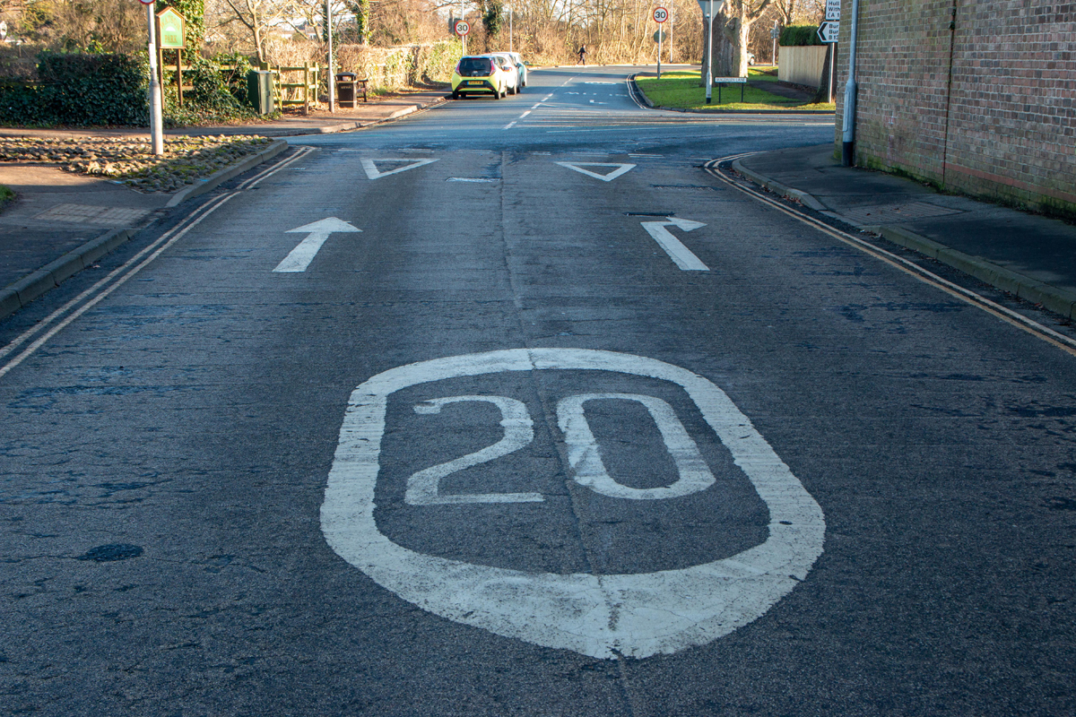 20 road sign markings