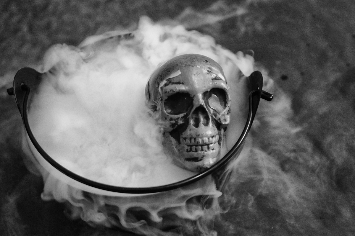 Dry Ice skull cauldron