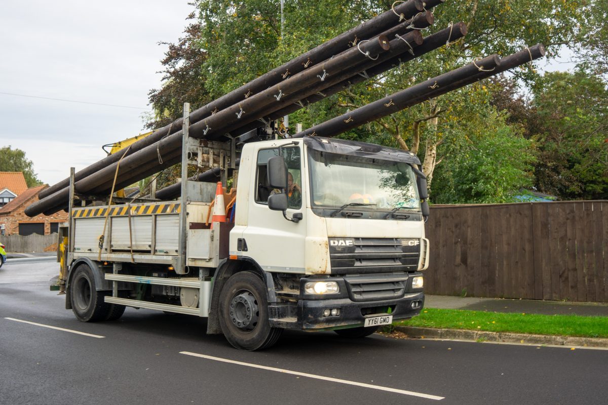 Circle poles lorry 1