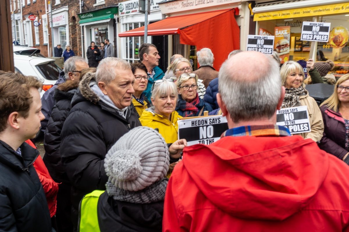 Crowd of protestors e1699871039332