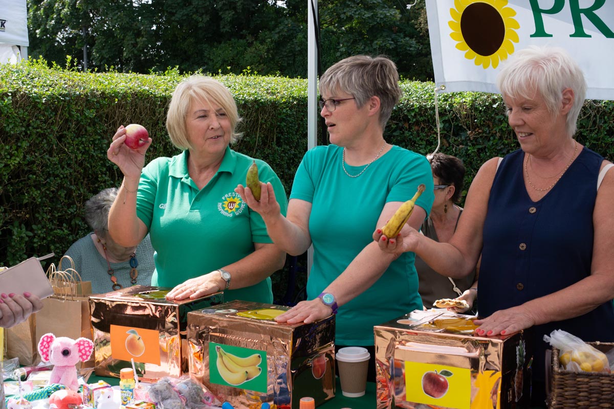 Human Fruit Machine   Gill Hewland left