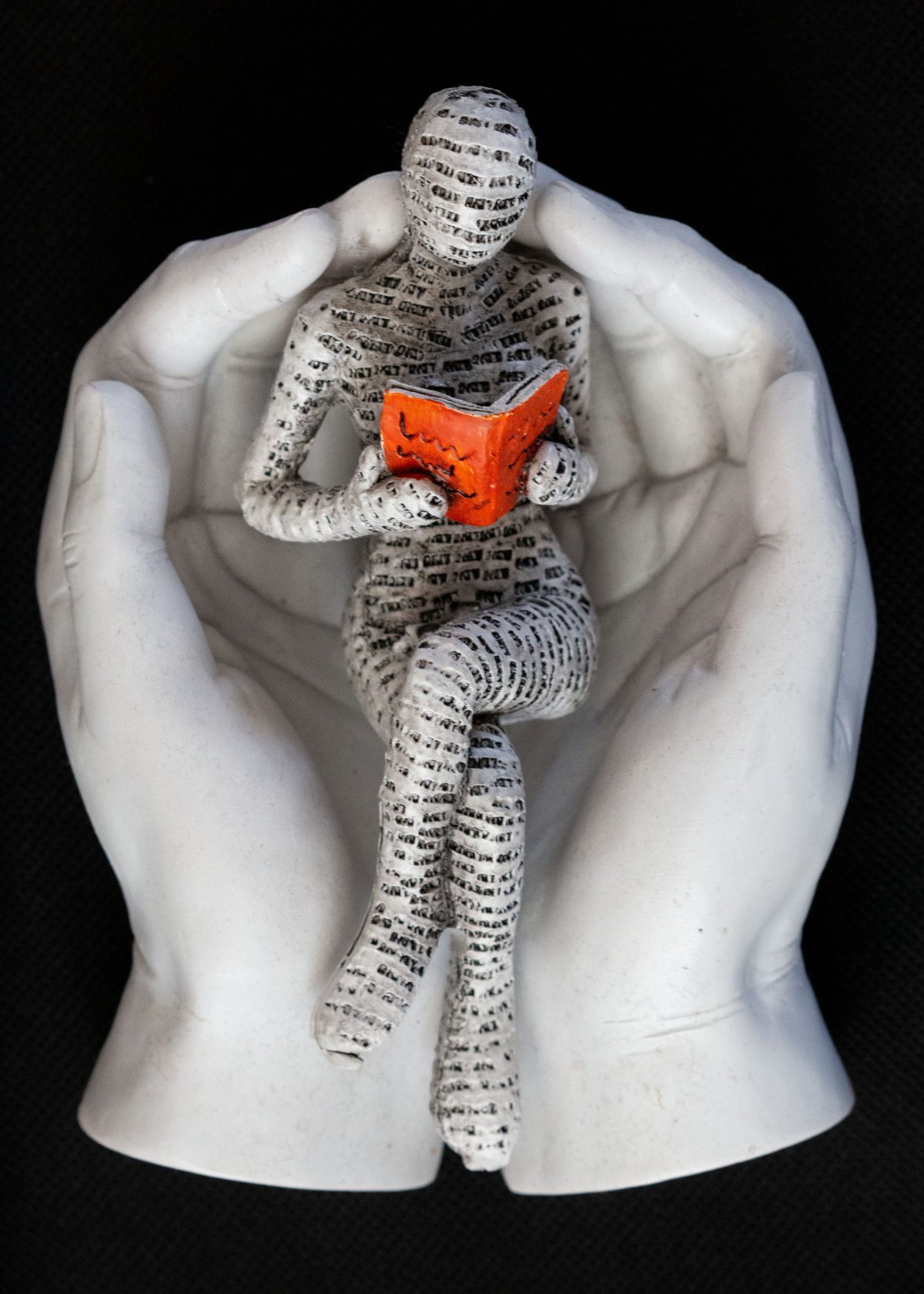 The Reader handy seat